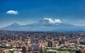 Vista geral de Erivan com o famoso monte Ararat ao fundo. Foto: Jose Fuste Raga / Corbis.
