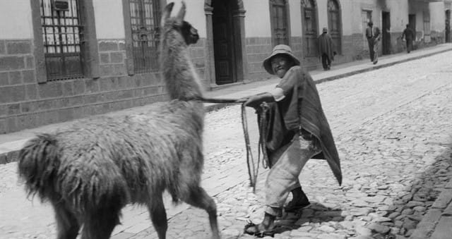 Ruas de Cuzco, Peru. A mostra é dividida em nove módulos. Foto: Pierre Verger / Fundação Pierre Verger.