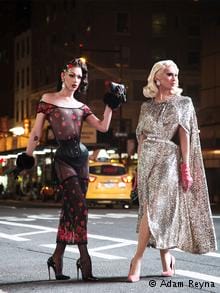 Miss Fame (dir.) e Violet Chachki na Fashion Week de NYC.