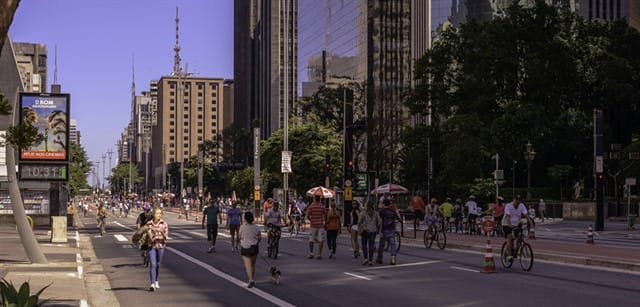 Avenida Paulista aberta para pedestres e ciclistas aos domingos. Foto: Conviva.
