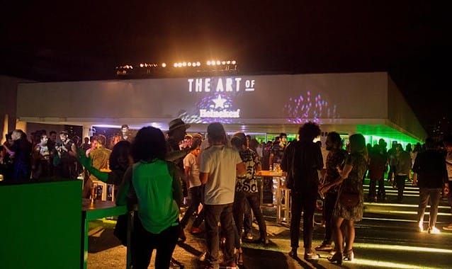 Na área externa da cobertura, foi criado um espaço para festas e shows. Foto: Divulgação.