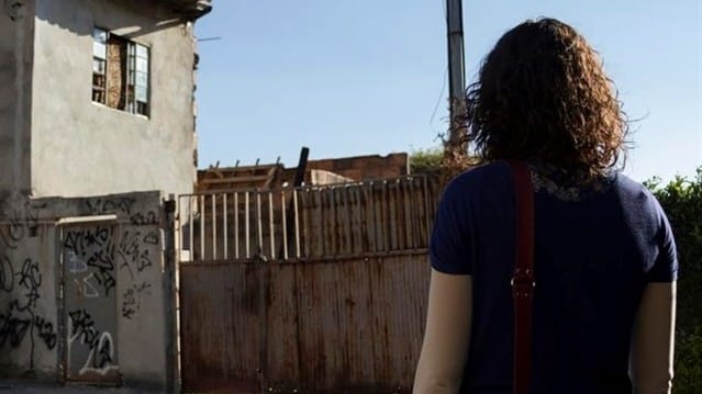 Cena do filme “Estado itinerante“ (2016), de Ana Carolina Soares.