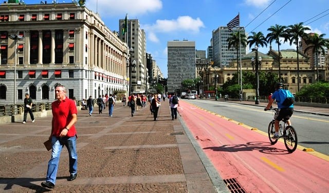 Calçadas mais largas e ciclovias são algumas medidas que visam melhorar a mobilidade de São Paulo. Foto: Mariana Gil / WRI Brasil Cidades Sustentáveis.