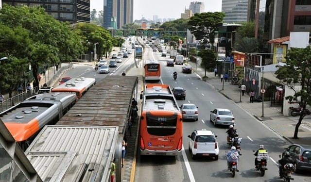 Orientação da cidade busca proximidade com o transporte de massa. Foto: Mariana Gil / WRI Brasil Cidades Sustentáveis.
