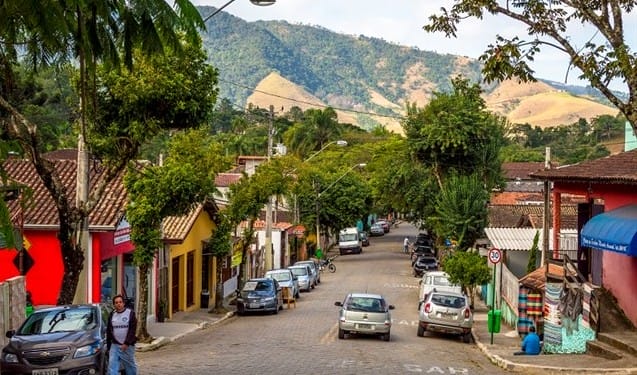 A região central do distrito é muito aconchegante e conserva várias características da pequena cidade. Foto: Por Onde Andamos.