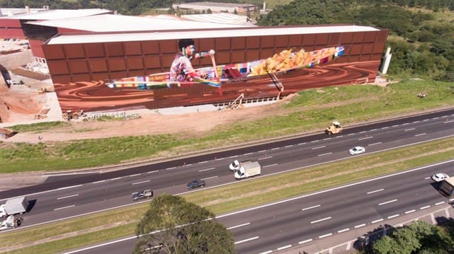 O maior mural do mundo, feito por Eduardo Kobra em Itapevi-SP. Foto: Cine del Valle / Divulgação.
