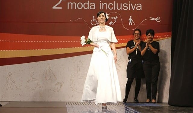 Na segunda edição, a estudante Nathália Barreiros Araújo criou um vestido para uma noiva com amputação de mão ou pernas. Foto: Divulgação.