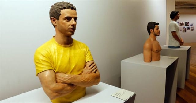 Esculturas de Florian Raiss: Ricardo, 2008, Cauã, 2014, e Henrique, 1989 – Foto: Cecília Bastos / USP Imagens.