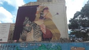 Painel de grafite em edifício do centro de São Paulo. Foto: Bárbara Bonetto.