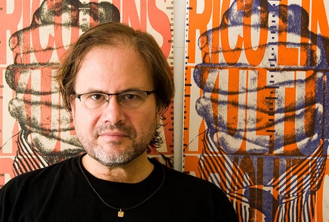 Rico Lins é designer e curador da exposição Manifesto Gráfico. Foto: Divulgação.