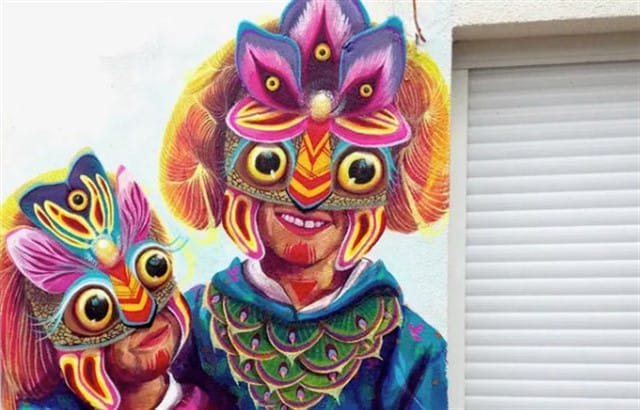 Gleo (Cali, Colômbia) é uma artista urbana, muralista, que usa tinta látex, pincéis e rolos de pintura para criar personagens imaginativos e vibrantes. Foto: Divulgação.