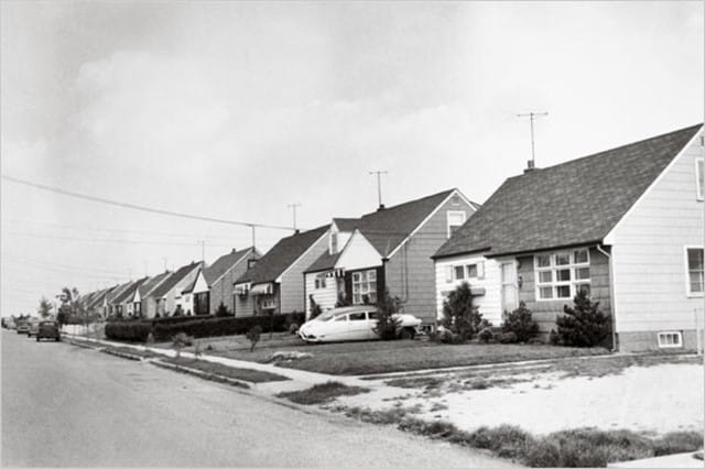 Os subúrbios parecem ter sido especialmente desenhados para a típica família branca de classe média norte-americana. Foto: Getty Images. 