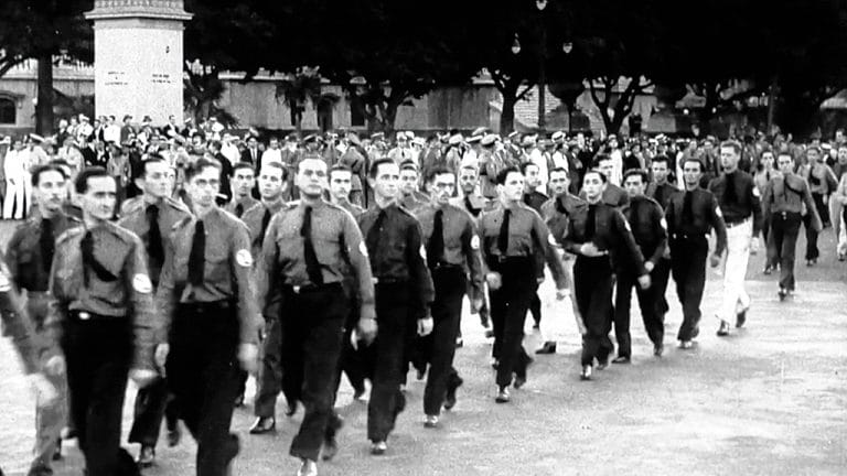 Desfile integralista no Rio em 1938: atentados integralistas deram pretexto ao endurecimento do regime. Foto Divulgação.