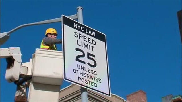 Limites de velocidade mais lentos estão em vigor na maioria das ruas de Nova York. Imagem: ABC News.