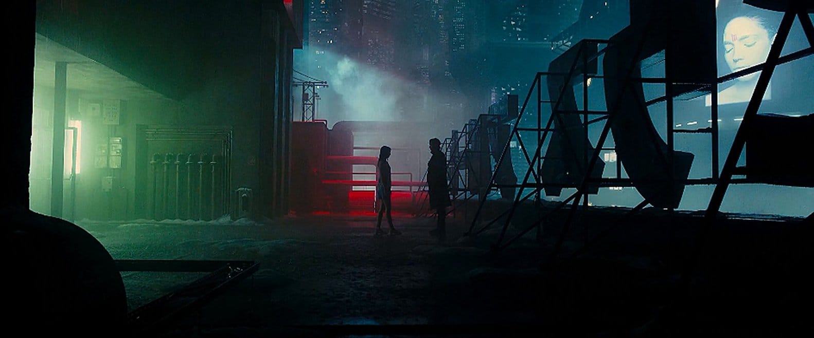 Não há muita especificidade na arquitetura de Los Angeles no Blade Runner 2049. Imagem © 2017 Warner Bros.