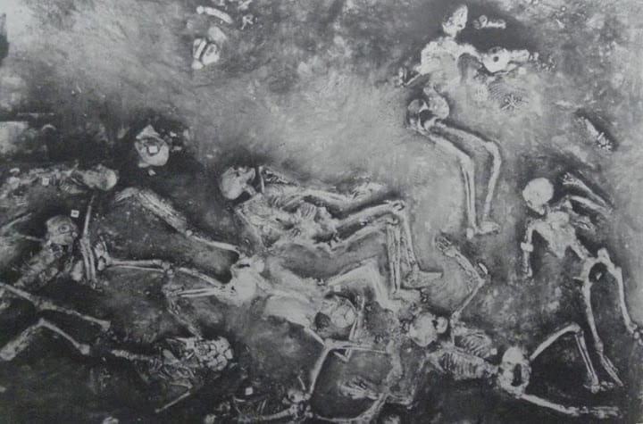 Esqueletos encontrados em Mohenjo-Daro, foto de 1922. 