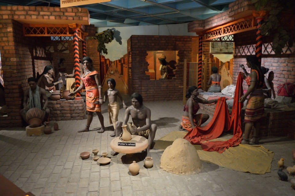 Cenário reconstituindo o cotidiano da sociedade harapeana. Museu Nacional da Índia, Nova Délhi. 
