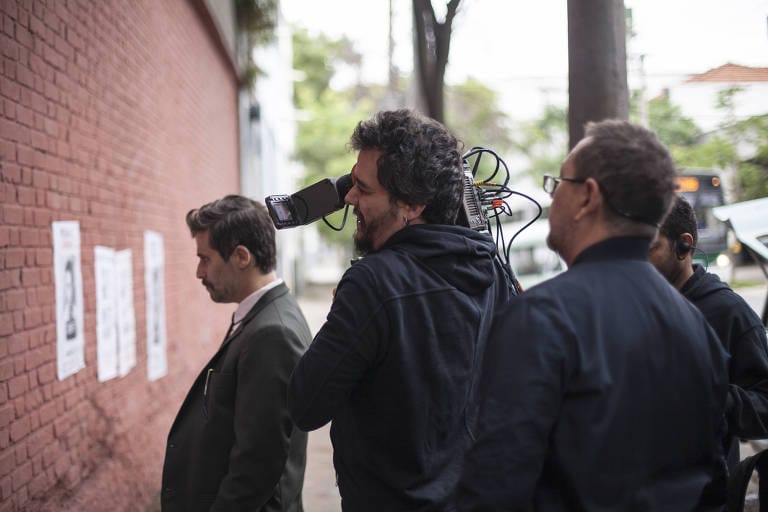 Bruno Gagliasso, Wagner Moura e Adrian Teijido no set de 'Marighella'. Foto: Divulgação.