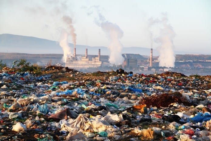De acordo com o Ministério do Meio Ambiente, o alvo da proibição são as grandes empresas. Foto: Sirf News Network.
