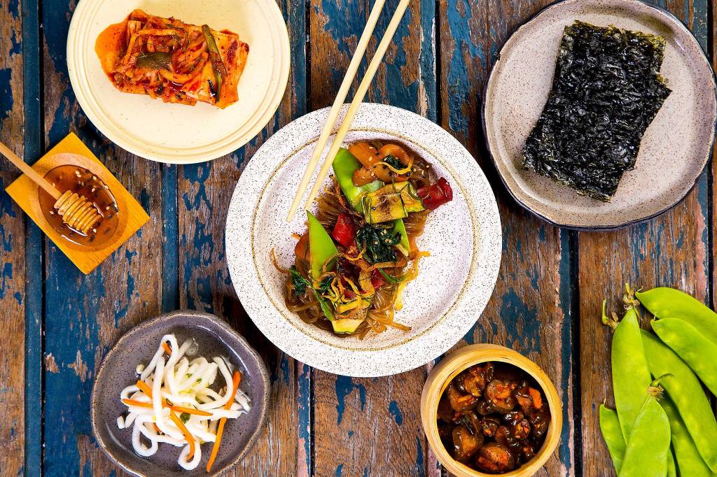 Comida coreana servida no restaurante Komah, na Barra Funda. Foto: Divulgação