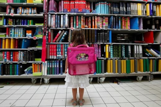 Jornal de Notícias desta semana mostrou que os livros gratuitos representam uma economia de até 425 euros ao longo dos 12 anos de ensino. Foto: Reuters.