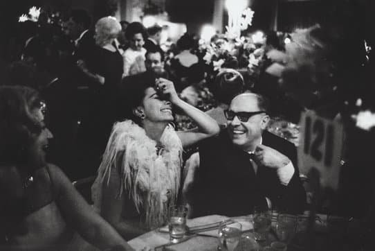 Sophia Loren e Carlo Ponti no jantar da Academia do Óscar na década de 70. Foto: Heritage Auctions.