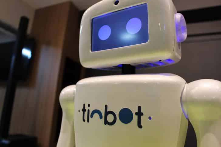 Tinbot, o robô que lista os erros e aponta as soluções. Foto: Divulgação.