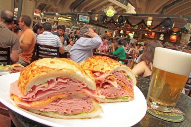  O famoso sanduíche de mortadela do Mercadão. Foto: José Cordeiro/ SPTuris.