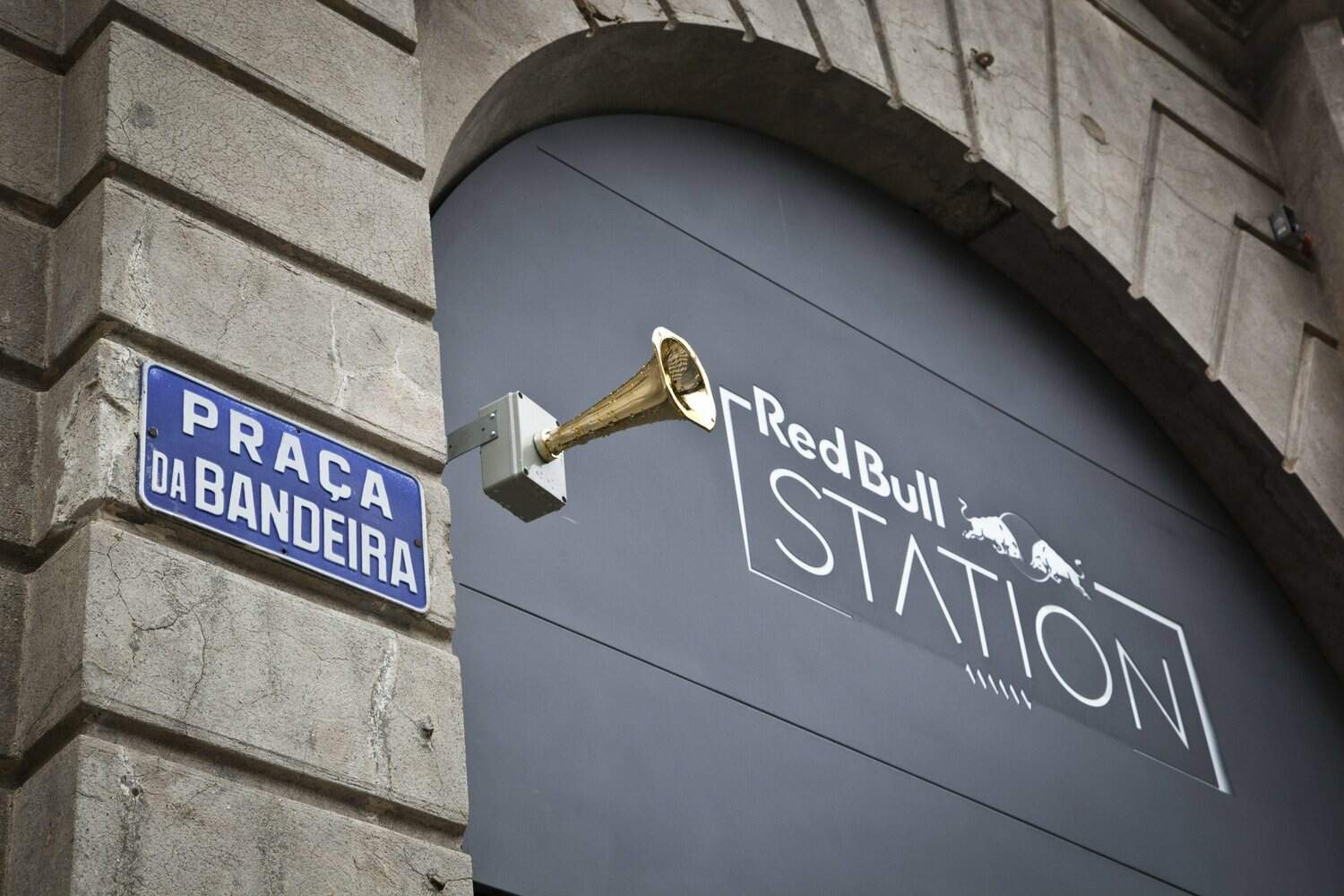 O Red Bull Station está situado na Praça da Bandeira, entre as Avenidas Nove de Julho e 23 de Maio. Foto: Divulgação.