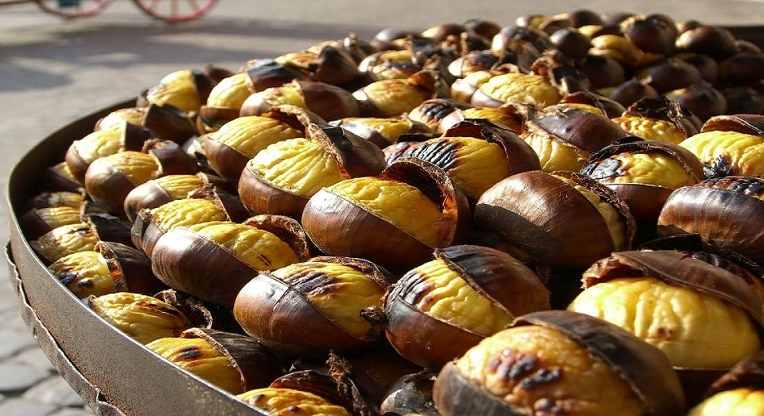 Na França e Itália, à semelhança de Portugal, comem-se castanhas assadas. Foto: SAPO.