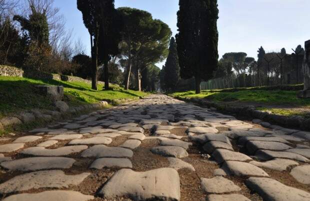 Em geral, quando as vias romanas chegavam às cidades tornavam-se num elemento ordenador da estrutura urbana. Foto: Wikipédia.
