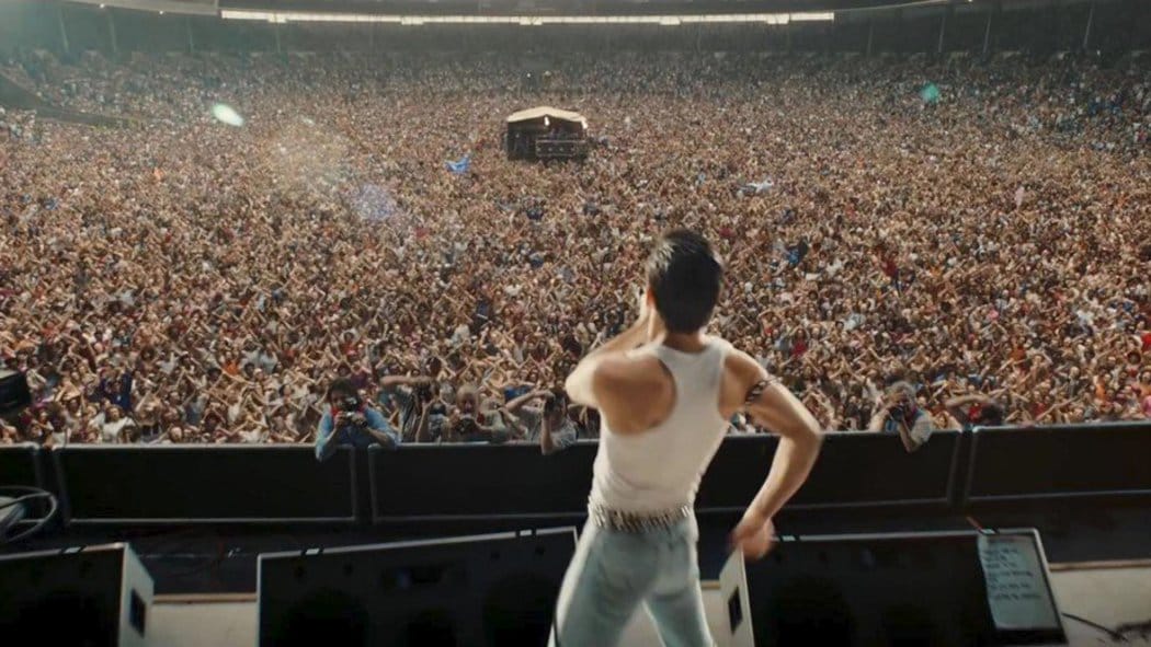 Superando expectativas, Rami Malek tem ótima entrega como Freddie Mercury na cinebiografia da banda Queen. Foto: Divulgação.