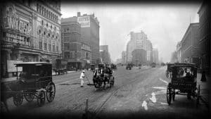 Mais do que um produto ou um meio de transporte, o carro é hoje um estilo de vida disseminado nos quatro cantos do mundo. New York, década de 1910. Imagem: Reprodução.