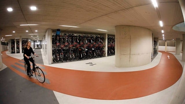 Estacionamento de bicicletas em Utrecht na Holanda. Foto: Reuters.