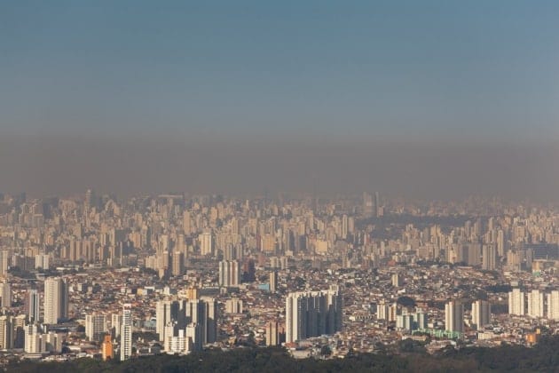 Mudanças no uso entre gasolina e etanol nos carros de São Paulo criam um experimento único de química atmosférica. Foto: Nature.