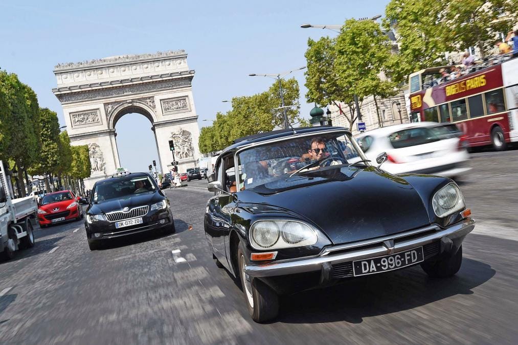 Os carros com motores a gasolina ou a diesel serão banidos das ruas de Paris a partir de 2030. Foto: Auto Express.