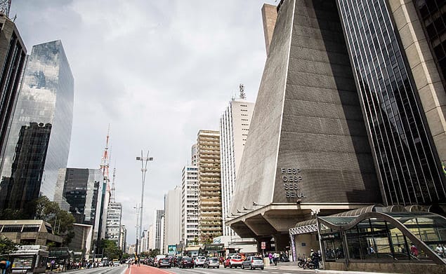 A Paulista foi a primeira via asfaltada da capital, em 1909. Foto: Bruno Santos / Folhapress.