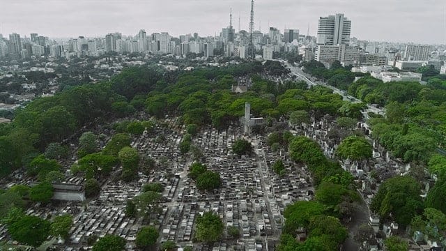 Vista aérea do Cemitério do Araçá, na região central de São Paulo. Foto: CCBB Divulgação.