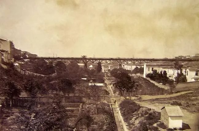O Anhangabaú em 1890 com seu primeiro viaduto. Foto: autoria desconhecida.