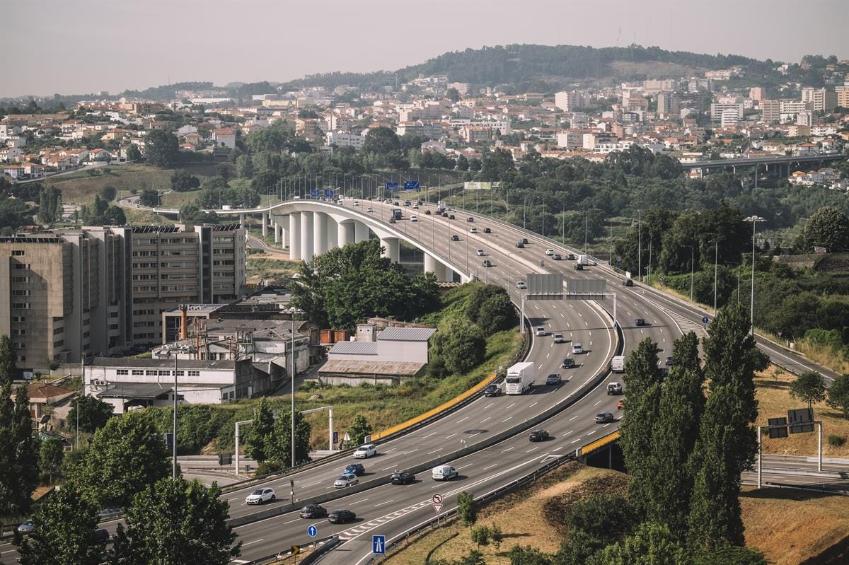 Segundo pesquisas, é na cidade do Porto que se perde mais tempo no trânsito. Foto: Jornal de Notícias.