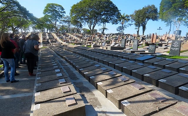  Túmulos das Polacas no Cemitério Israelita do Butantã. Foto: São Paulo Antiga.