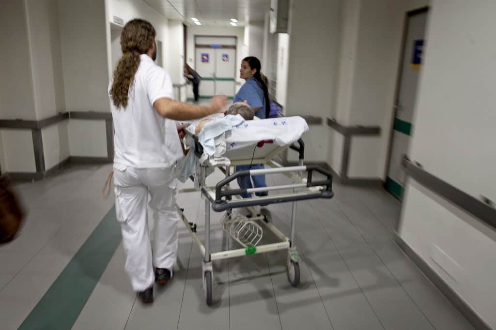Já há mais de 18 mil enfermeiros portugueses vivendo no exterior, segundo entidades da categoria. Foto: Público.