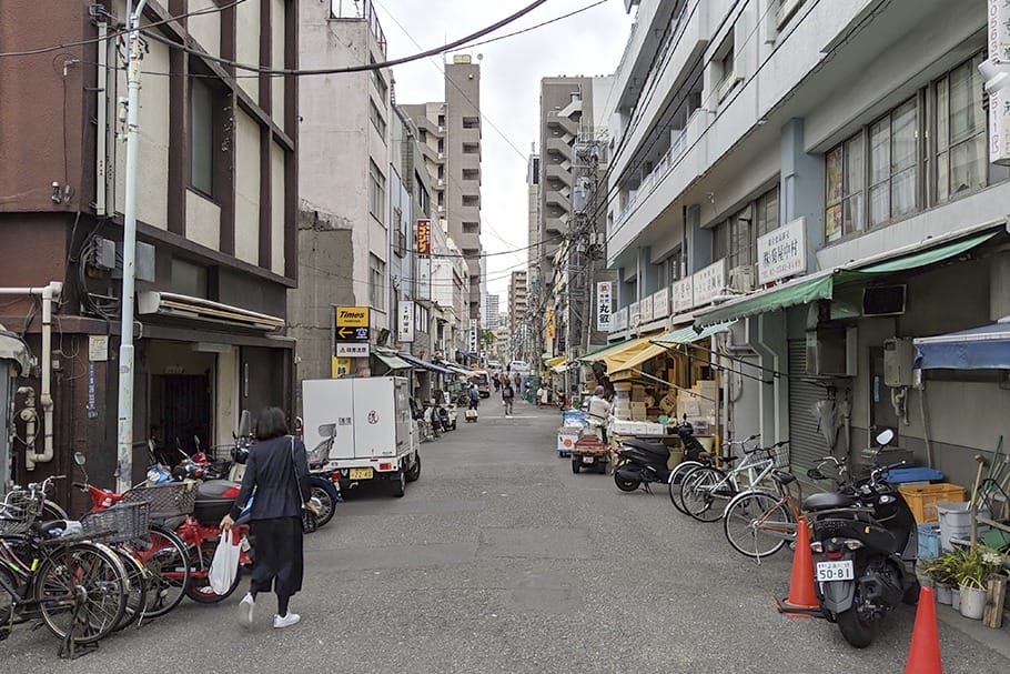 A mistura de diferentes atividades traz vida para as ruas de Tóquio. Foto: Caos Planejado.