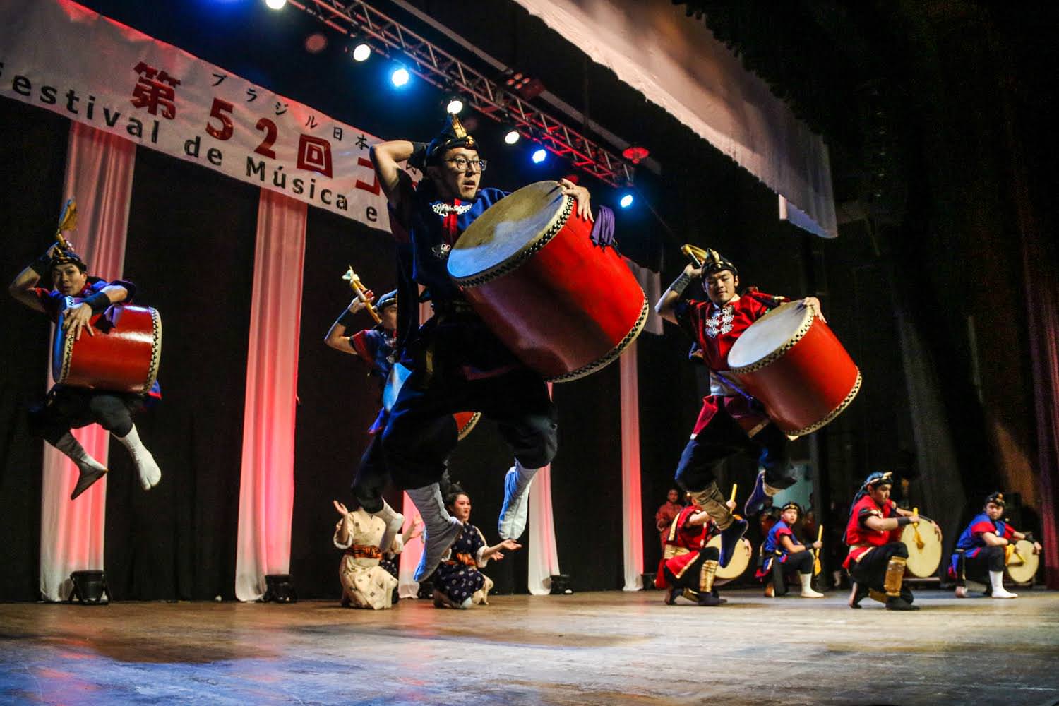 Espetáculo de artes de Okinawa comemorando os 110 anos de Imigração Japonesa no Brasil” em 2018. Foto: Divulgação.
