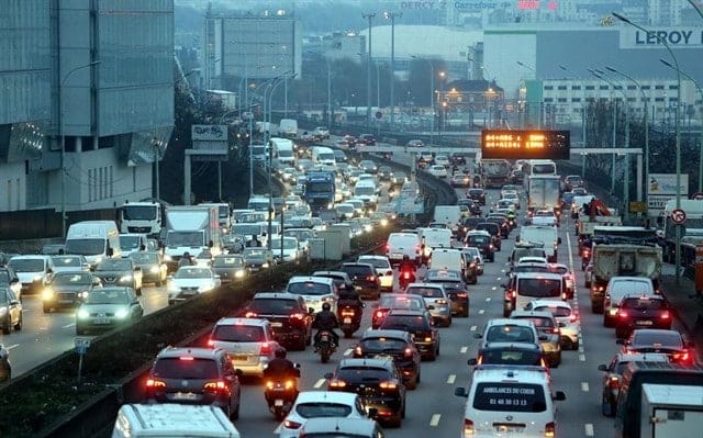 A via marginal que circunda Paris recebe mais de 1 milhão de veículos diariamente. Foto: Le Parisien.