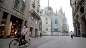 A cidade da Lombardia, atingida por coronavírus, vai transformar 35 km de ruas para ciclistas e pedestres. Foto: Luca Bruno / AP Photos.