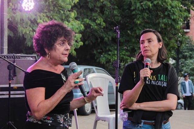 Marli Gonçalves (esquerda) jornalista e escritora em debate sobre o seu livro “Feminismo no Cotidiano”. Foto: Divulgação.