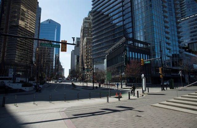 O centro de Vancouver, visto aqui em março de 2020, viu seu tráfego desaparecer, assim como nas principais cidades do mundo. Foto: Jonathan Hayward. 