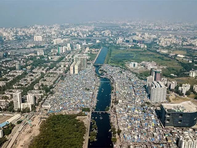 Mumbai na India uma das megacidades dos próximos 30 anos tem hoje mais de 24 milhões de habitantes. Foto: Johnny Miller. 