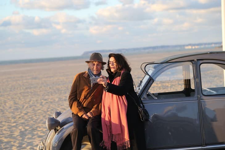 Jean Louis Trintignant e Anne Anouk Aimee no filme “Os Melhores Anos de uma Vida”, de Claude Lelouch, destaque no Festival de Cannes de 2019. Foto: Divulgação.